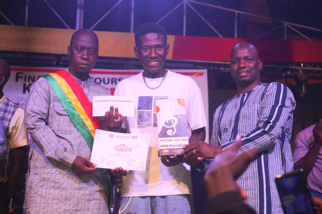 CCK || FINALE KÔRÈ HIP-HOP 2025 La 12ème édition du concours de musique urbaine Kôrè Hip-Hop a tenu toutes ses promesses le samedi 27 septembre 2025 au Centre Culturel Kôrè !