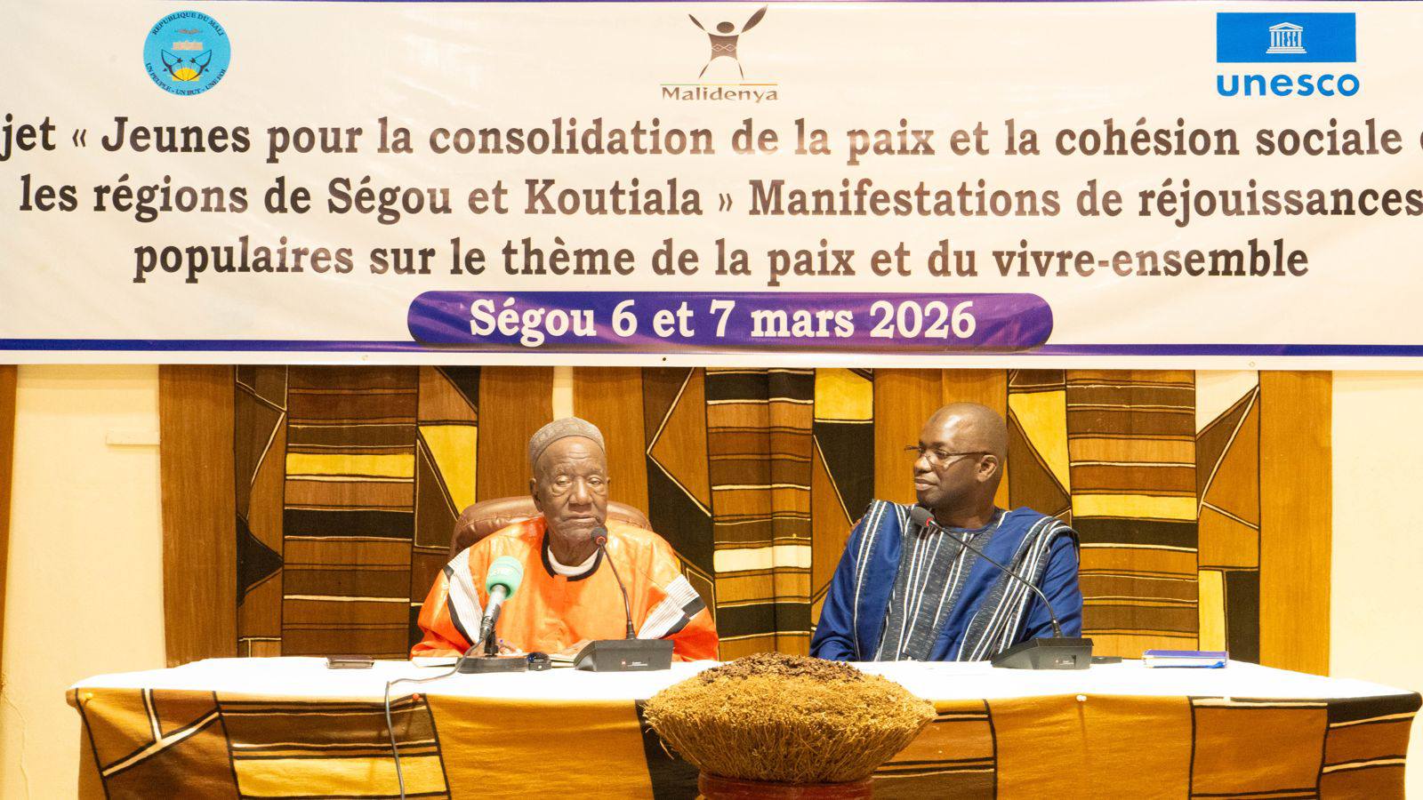 Conférence Faso Baro Kènè au Centre Culturel Kôrè de Ségou Le Centre culturel a accueilli ce matin une conférence de Faso Baro Kené initiée par Ministère de l’Artisanat, de la Culture, de sur le thème: « Paix et vivre ensemble » et animée par M. Yamoussa Coulibaly, Enseignant, historien.